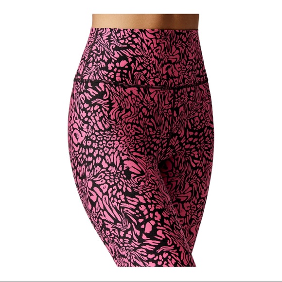 Carbon 38 Swirly Leopard Printed 7/8 Legging - Picture 7 of 11